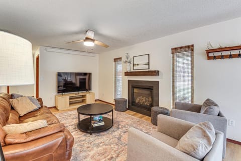 Private Black Hills Home with Corral Horses Welcome House in West Custer Township