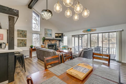 Osage Beach Getaway - 1 Mi to Margaritaville Fun! House in Lake of the Ozarks