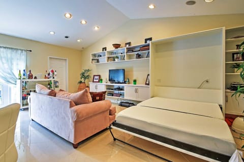 Fishing Dock and Canal Views Fort Lauderdale Home! House in Oakland Park