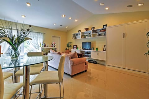 Fishing Dock and Canal Views Fort Lauderdale Home! House in Oakland Park