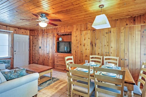 Williams Bay Retreat Walk to Lake Geneva and Town! House in Williams Bay