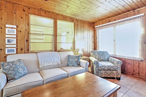 Williams Bay Retreat Walk to Lake Geneva and Town! House in Williams Bay