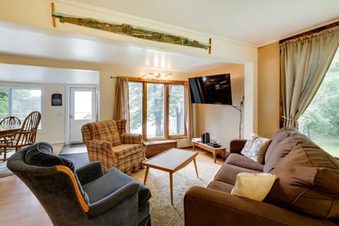 Peaceful Fishermans Paradise with Deck and Fire Pit! House in Winthrop