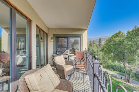 Expansive Edwards Condo on Main Street with Views! Apartment in Edwards