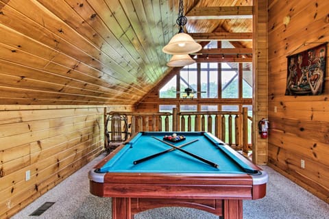 Expansive Gatlinburg Cabin Hot Tub, Deck and Grill! Cabin in Gatlinburg
