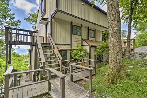 All-Season Base with Views in Beech Mountain! Apartment in Beech Mountain