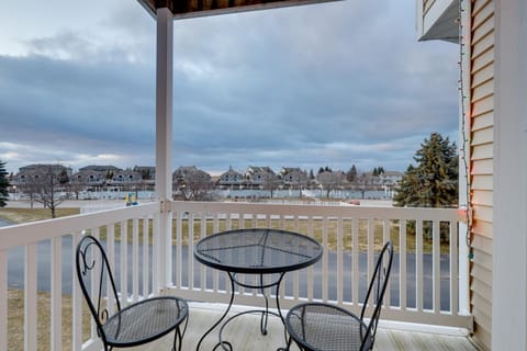 Manistee Retreat about 30 Mi to Crystal Mountain! House in Manistee