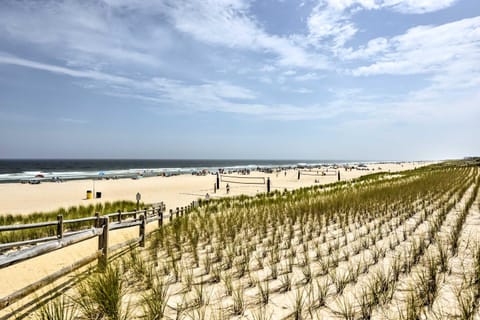 Breezy Ship Bottom House with Yard and Beach Access! House in Ship Bottom