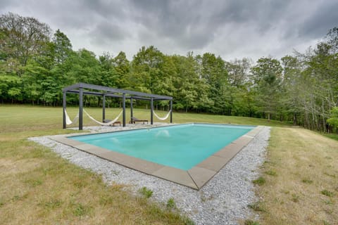 Gorgeous Victorian-Style House with Hilltop Pool! Villa in Vermont