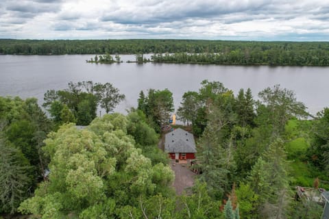 Dock, Kayaks and Fire Pit Solon Springs Lake Escape House in Solon Springs