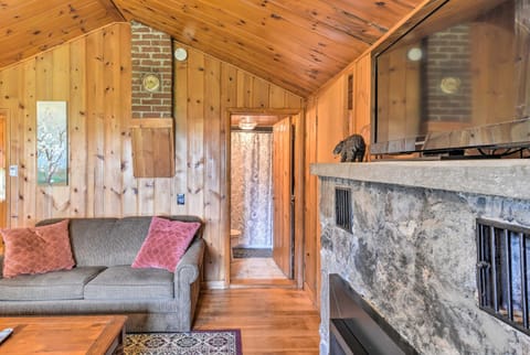 Lovely Lake Huron Getaway Beach Access and Kayaks! Apartment in Saint Ignace