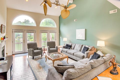 2-Story Deck Waterfront Lake Lure Home! House in Lake Lure