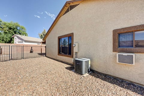 Fenced Yard and Grill! Tucson Family Escape House in Tucson
