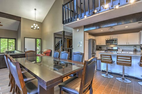 Hot Tub and Fire Pit Waterfront Lake Harmony Home House in Kidder Township