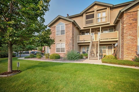 Cozy Littleton Condo with Loft and Patio on Golf Course Apartment in Englewood