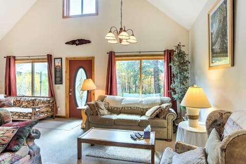 Marble Hideaway Cabin with Mountain Views and Deck! Cabin in Marble