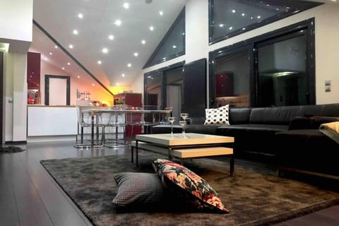 Living room, Seating area