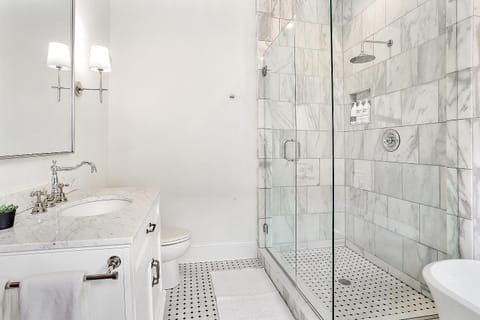 Luxury Cottage in Historic Beauregard Town House in Baton Rouge