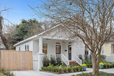 Luxury Cottage in Historic Beauregard Town House in Baton Rouge