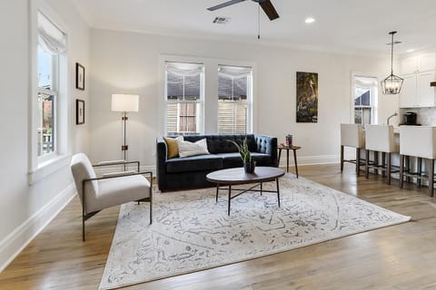 Luxury Cottage in Historic Beauregard Town House in Baton Rouge