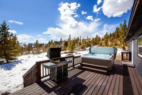 Mtn-View Retreat with Hot Tub in Granby! House in Granby