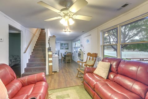 Lakefront Delta Cottage with Views, Canoe and Dock! House in Alabama