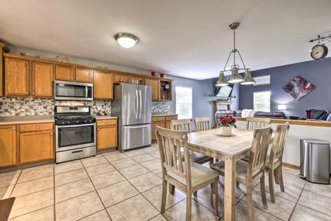 Large Cleveland Home with Fire Pit and Backyard! House in Brook Park