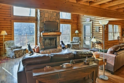 Underwood Home with 40 Acres Fire Pit, Private Lake House in Indiana