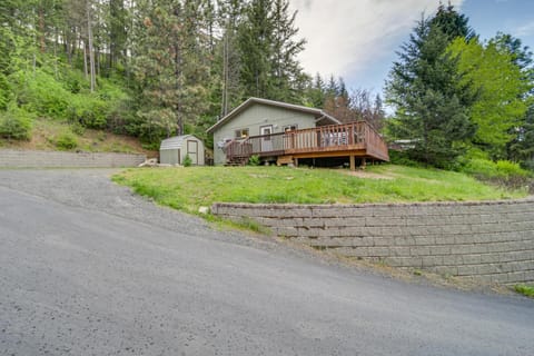 Cozy Worley Cabin with Lake Access and Gas Grill! Cabin in Kootenai County