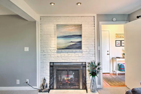 Walk to Keller Beach Waterfront Studio with Hot Tub Apartment in Point Richmond