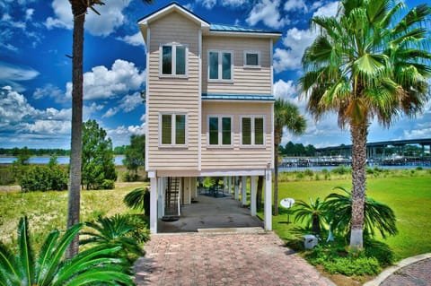 Riverfront Carrabelle Home with Furnished Patio! House in Carrabelle