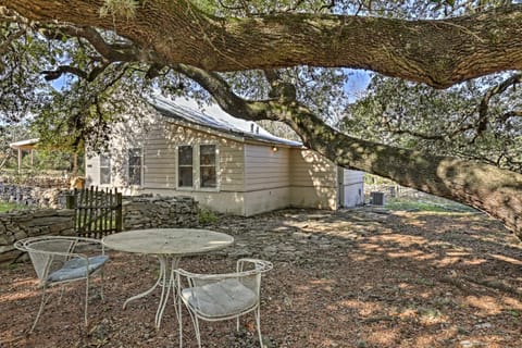 Cottage on Bulverde Ranch with Pool and Farm Access! House in Bulverde