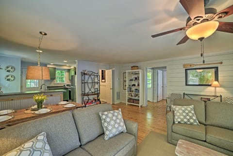 Harrison Lakefront Cottage with Private Dock! House in Chattanooga