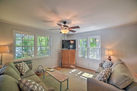 Harrison Lakefront Cottage with Private Dock! House in Chattanooga