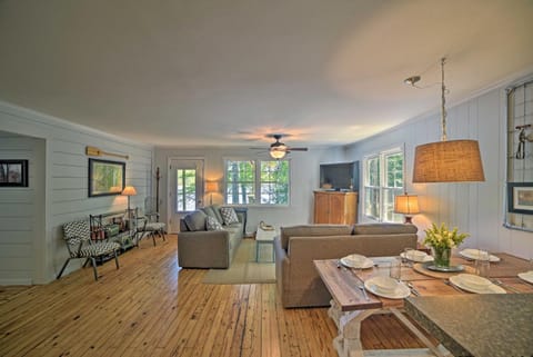 Harrison Lakefront Cottage with Private Dock! House in Chattanooga