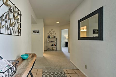 Cathedral City Condo with Pool, 7 Mi to Palm Springs Apartment in Cathedral City