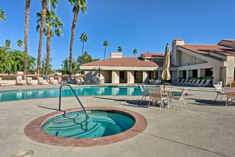 Cathedral City Condo with Pool, 7 Mi to Palm Springs Apartment in Cathedral City