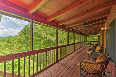 Cozy Sunset View Cabin with Game Room and Mtn Views! Cabin in East Ellijay
