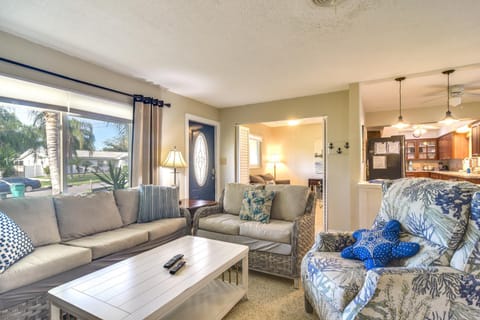 4 Mi to Dog Beach Largo Home with Pool and Hot Tub! House in Largo