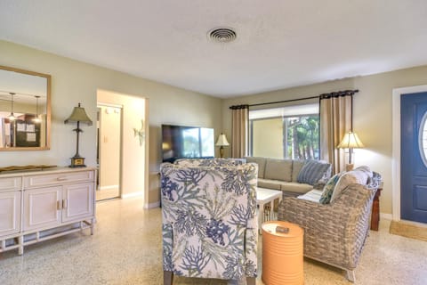 4 Mi to Dog Beach Largo Home with Pool and Hot Tub! House in Largo