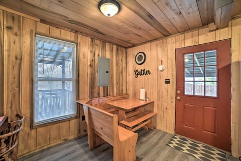 Remote Kentucky Cabin with Fire Pit and 2 Ponds Cabin in Lake Barkley