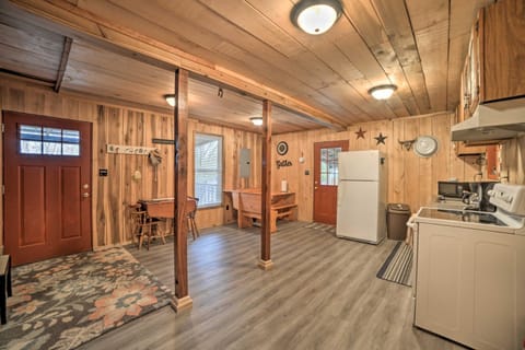 Remote Kentucky Cabin with Fire Pit and 2 Ponds Cabin in Lake Barkley