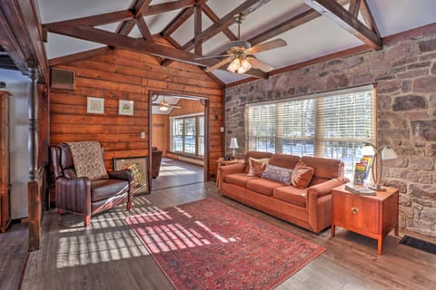 3 Mi to Slopes! Hot Tub Haven Near Lake Harmony House in Hickory Run State Park