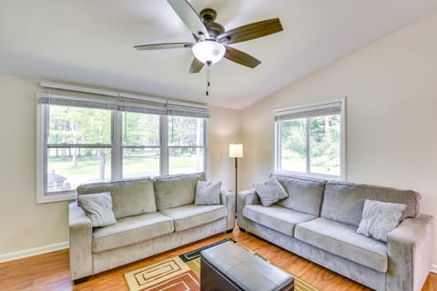 2 Mi to Warren Dunes Sawyer Apartment with Deck! Apartment in Sawyer