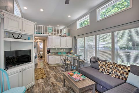 Cozy Broken Bow Getaway with Fire Pit, 5 Mi to Lake! House in Broken Bow