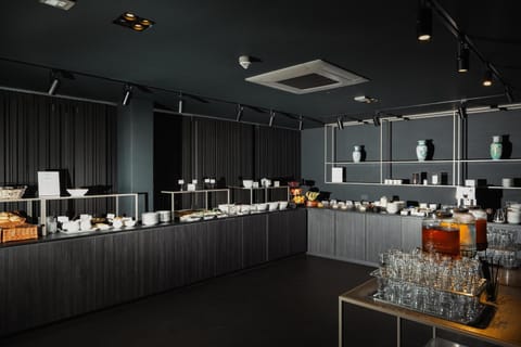 Restaurant/places to eat, Food and drinks, Dining area, Breakfast