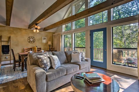 Keowee Keys Home with Mountains View and Lake Access! Apartment in Lake Keowee