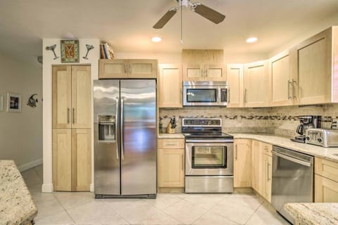 Spacious Naples Home Less Than 1 Mi to Vanderbilt Beach! House in Naples Park