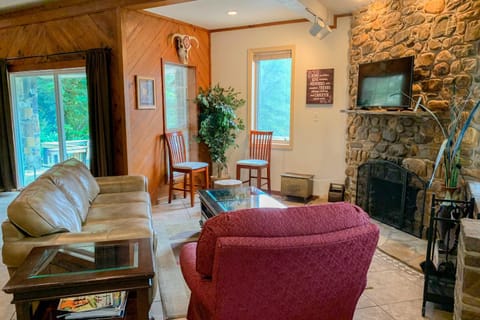 Private Deck and Dock Home on Lake Hamilton! House in Piney