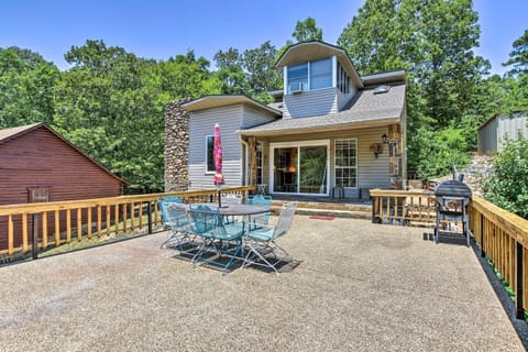 Private Deck and Dock Home on Lake Hamilton! House in Piney